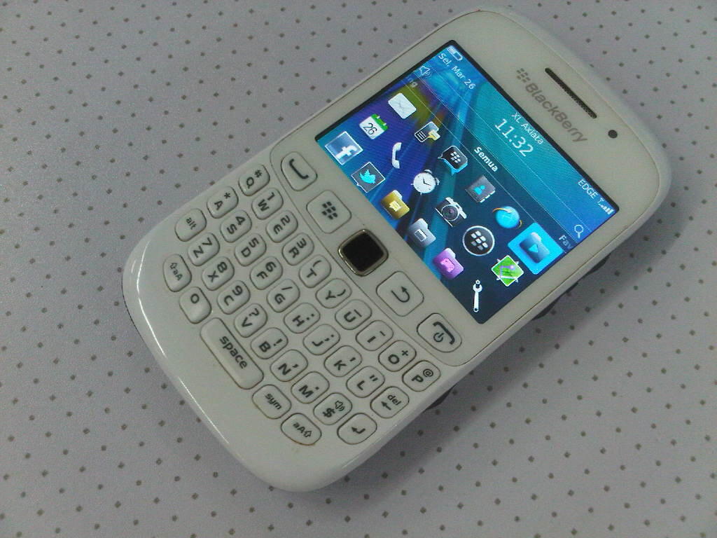 Cari Blackberry Davis 9220 White Muluss Garansi Panjang Semarang