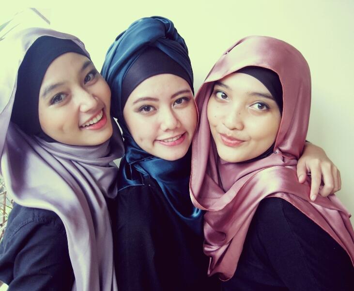 GALLERY CEWE BERJILBAB , ayo masuk yang demen....