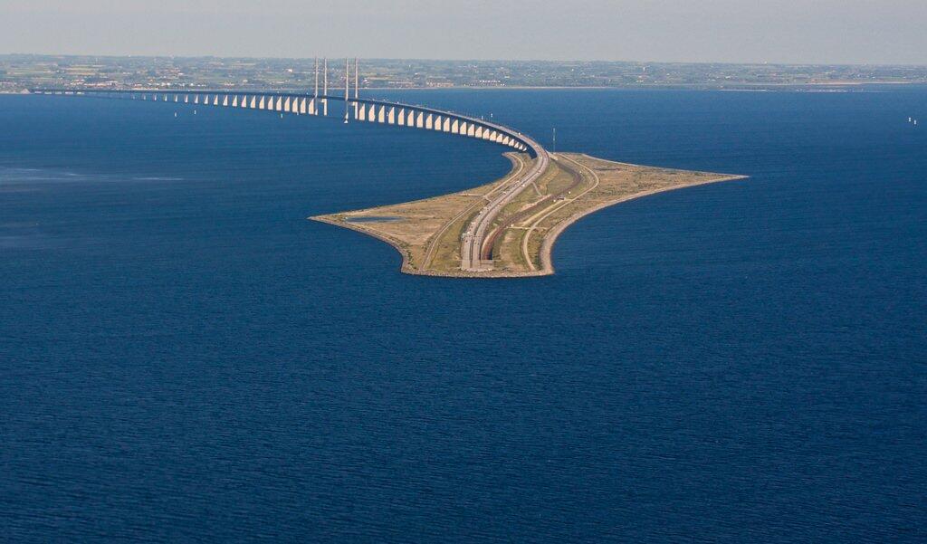 Kemegahan Jembatan dan pulau buatan, Oresund Bridge