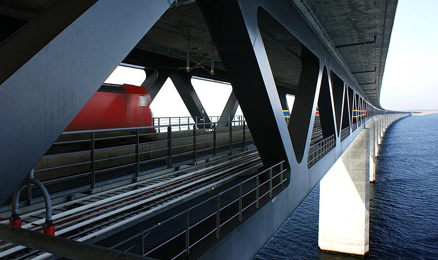 Kemegahan Jembatan dan pulau buatan, Oresund Bridge