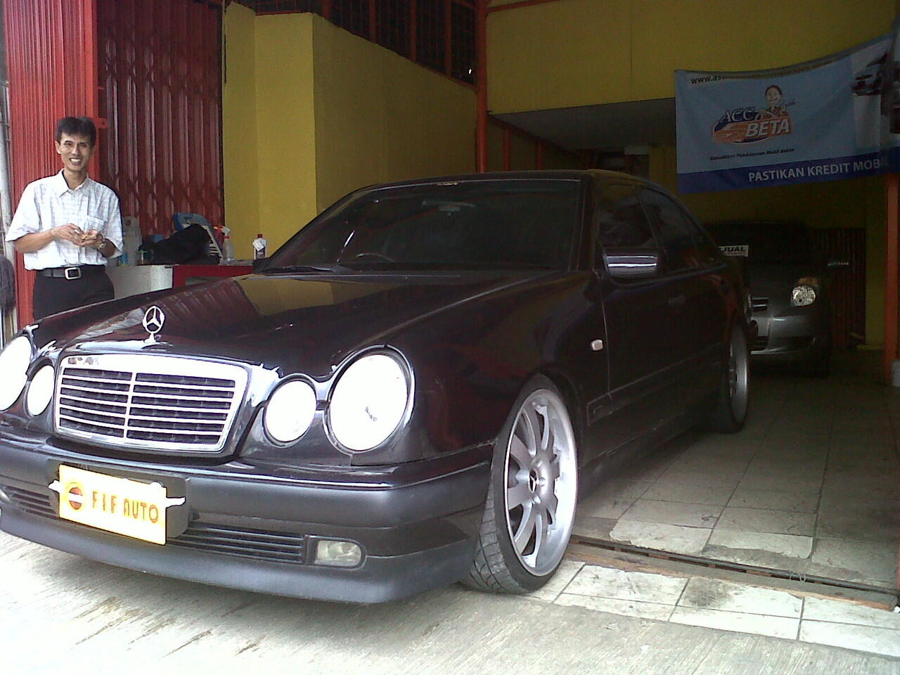 MERC BENZ E 230 CLASSIC AT 1996 HITAM METALIK