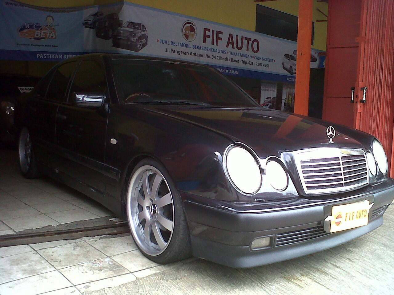 MERC BENZ E 230 CLASSIC AT 1996 HITAM METALIK