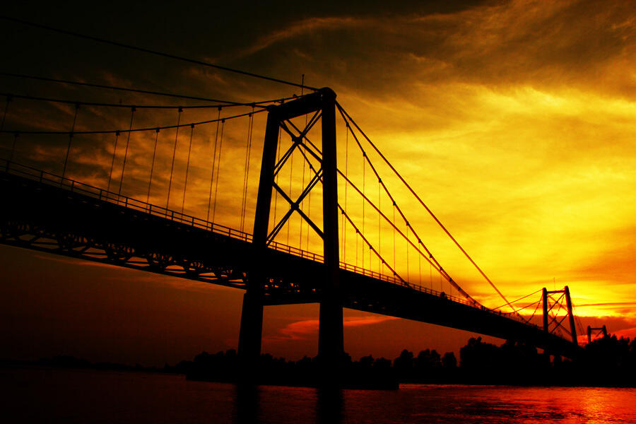 Ini Gan, Penampakan Jembatan Barito Pas Sunset dan Malam Hari