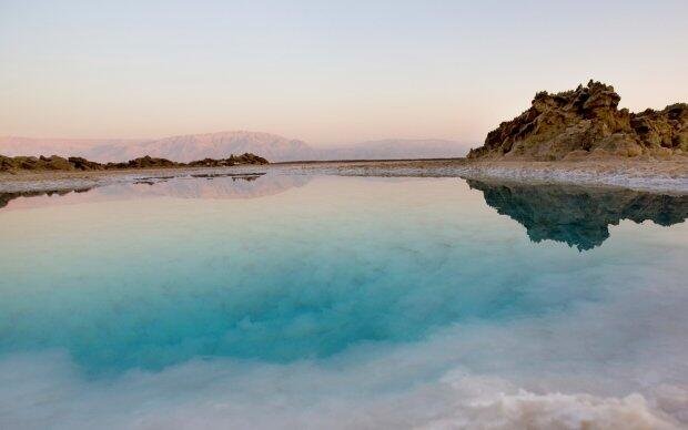 Danau terekstrim di Dunia