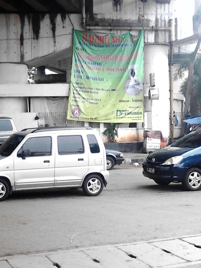 &#91;PIC&#93; NGERIII....MAULID-AN MALAH NGUNDANG POCONG!!!