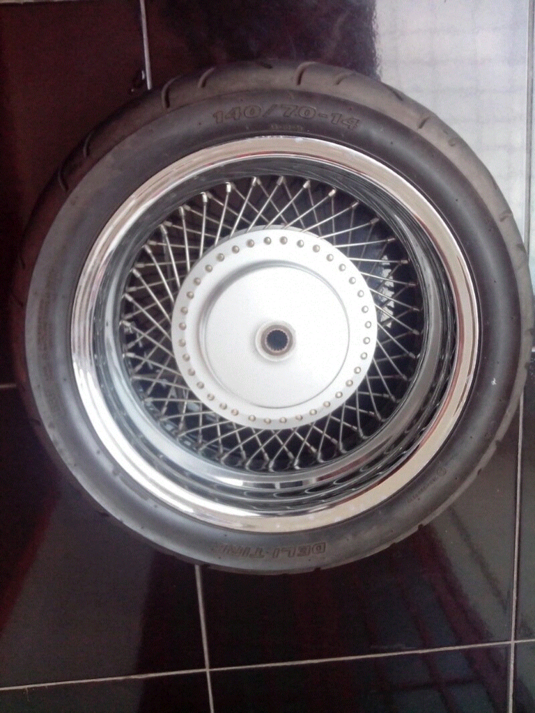 Cari WTS. ban + velg tapak lebar/ low rider untuk matic 