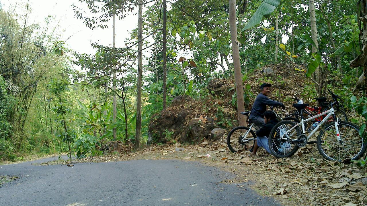 Gowes ke obyek wisata di lereng gunung Ciremai, pamerin fotonya dimarih gan.... 