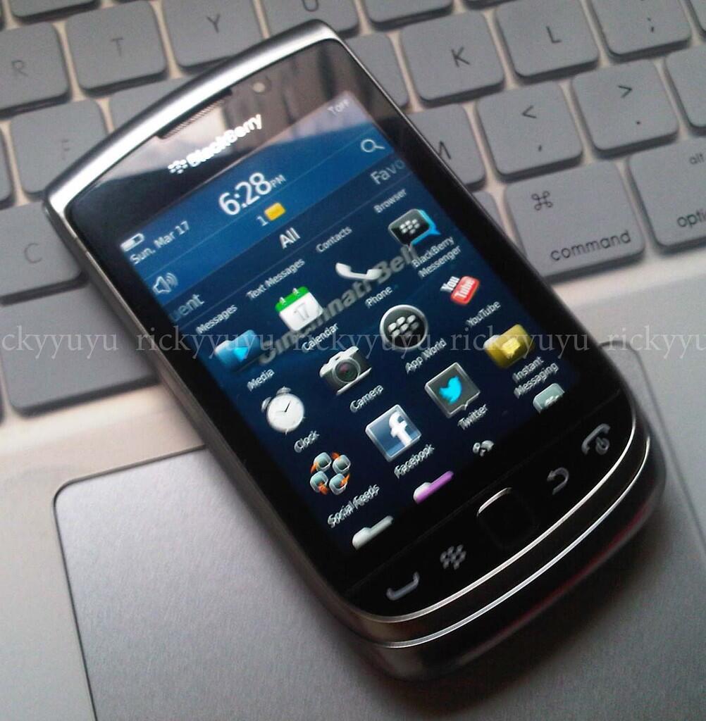 Jual Torch 2 9810 Silver, garansi Wii, pembelian 15 April 2012