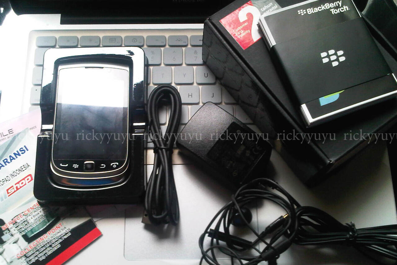 Jual Torch 2 9810 Silver, garansi Wii, pembelian 15 April 2012