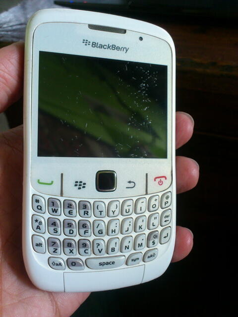 BANDUNG - BLACKBERRY 8520 GEMINI - MURAH,CUMA 750RB MASIH SEGEL TAM - BANDUNG