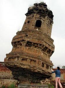 Sepuluh menara miring di dunia