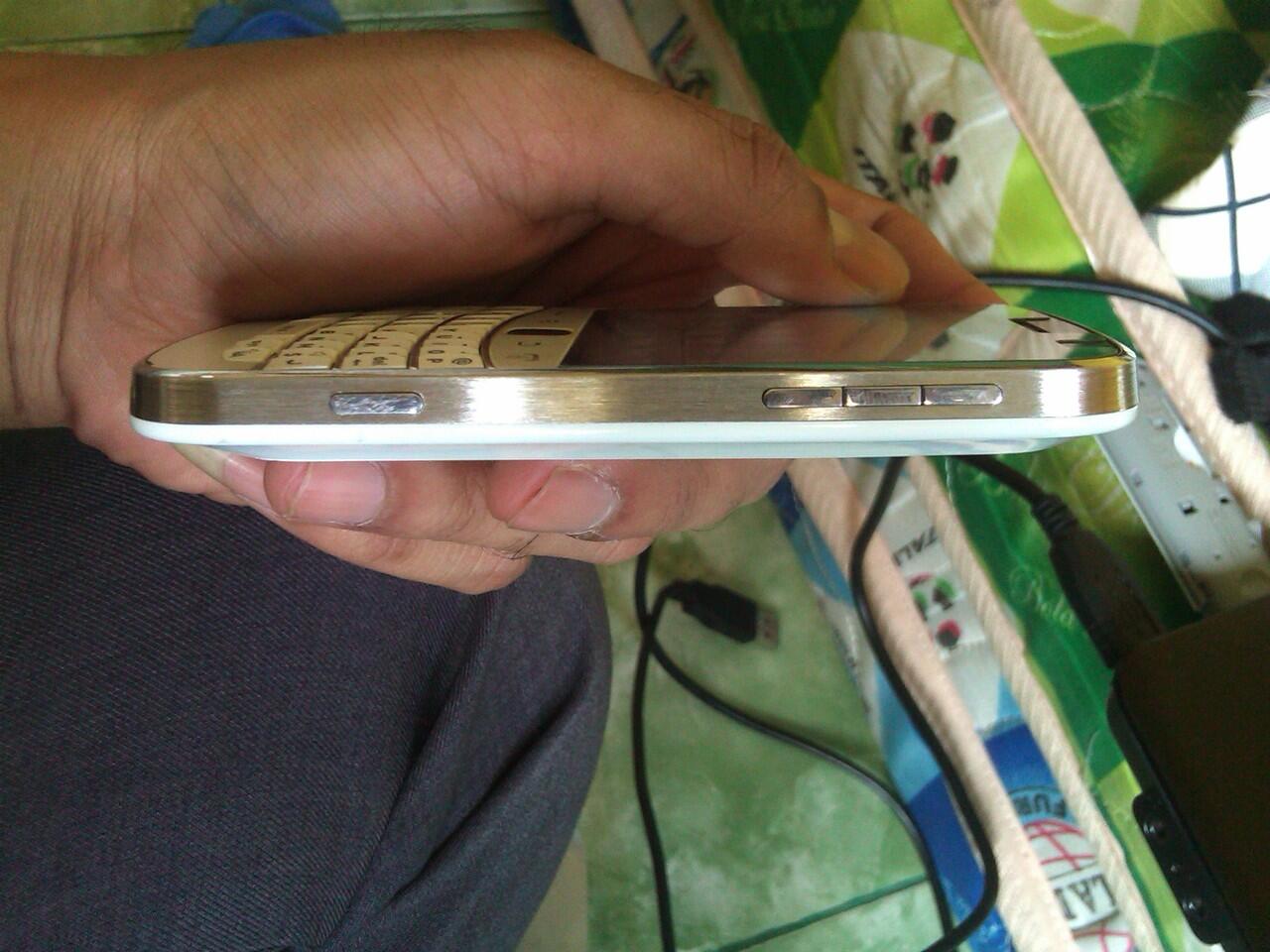 Blackberry Dakota White Ex. Garansi TAM Palembang