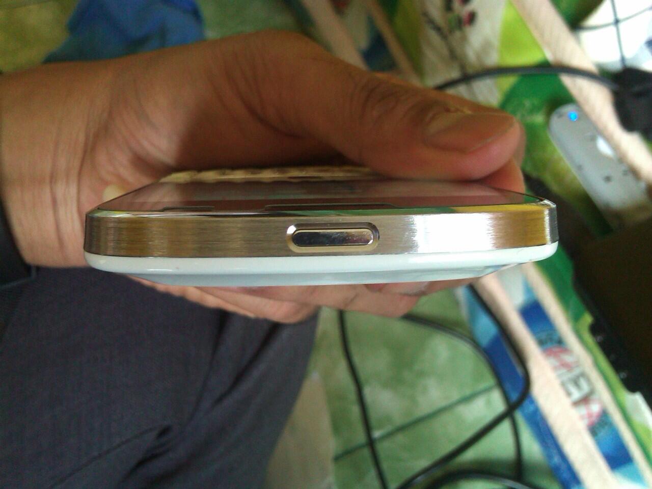 Blackberry Dakota White Ex. Garansi TAM Palembang
