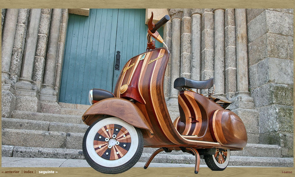 Motor Vespa Unik Terbuat dari Kayu