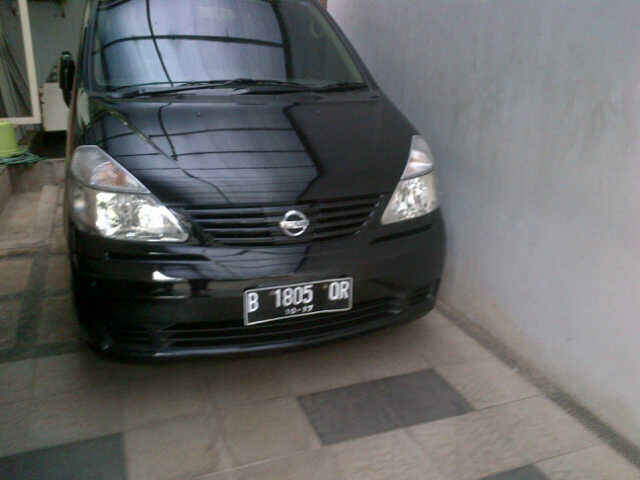 JUAL MOBIL SERENA BLACK 2007