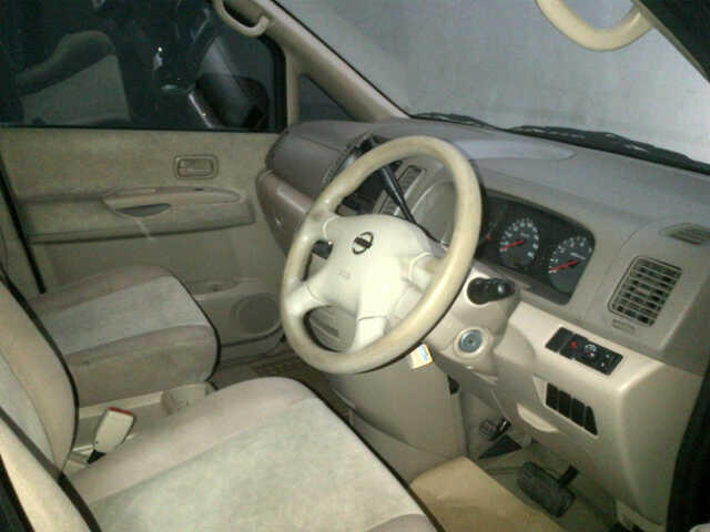 JUAL MOBIL SERENA BLACK 2007