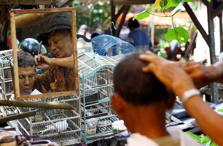 potret kegiatan pasar tradisional indonesia 