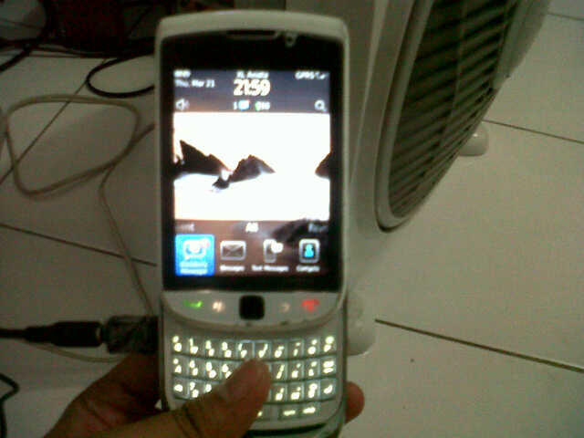 Jual BB Torch 9800 putih Mulusss
