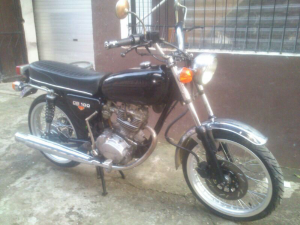 Honda megapro ala CB100