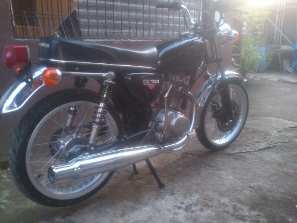 Honda megapro ala CB100
