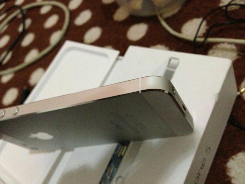 WTS Iphone 5 White 16gb Garansi TRANSEL like new ( Surabaya - Gresik )