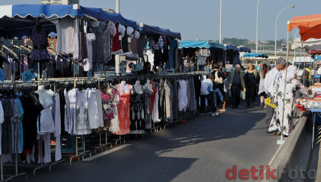 Pasar kaget di Belgia ada yang menjual Sambel Ulek lho..