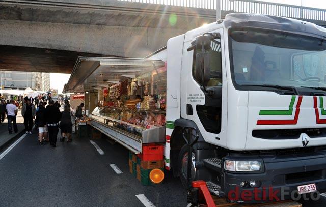 Pasar kaget di Belgia ada yang menjual Sambel Ulek lho..