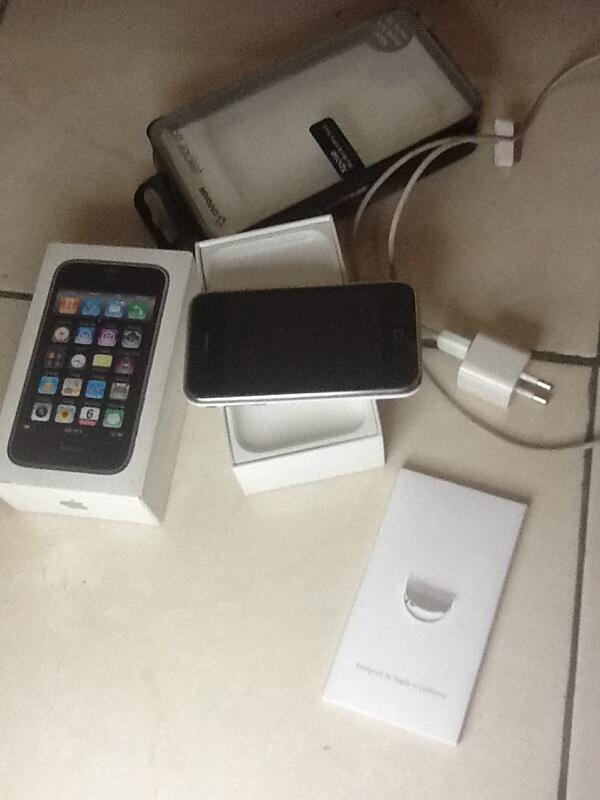 Wts Iphone 3Gs FU JB banyak pict dan full app | TT sama I4g Agan. Wajib Masuk!