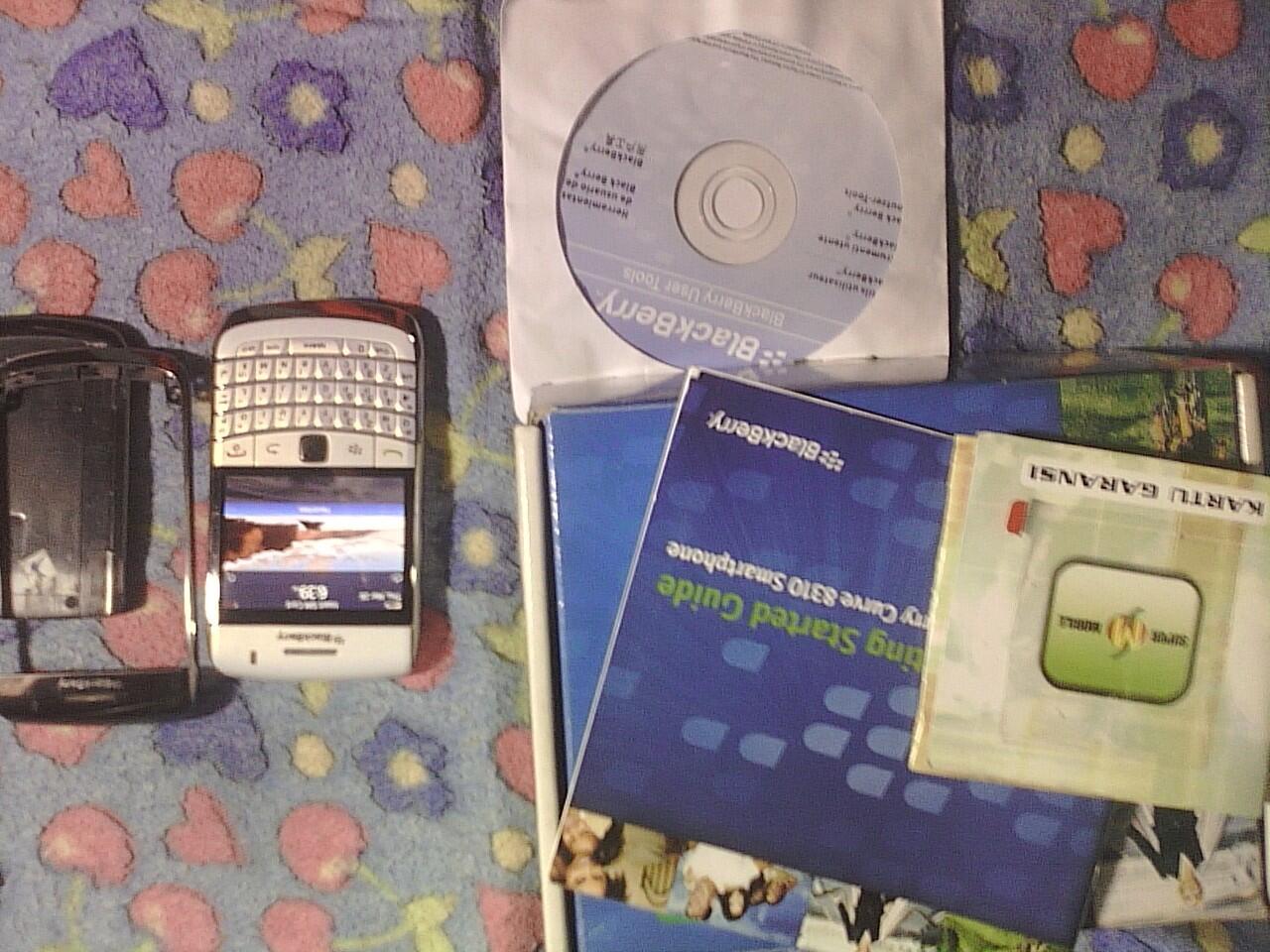 onyx 9700 lengkap minus cameranya gelap jual cepat