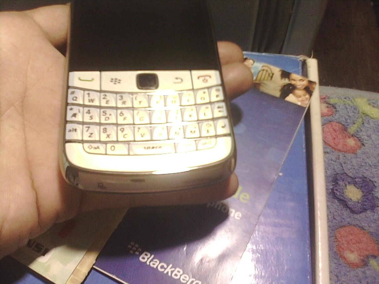 onyx 9700 lengkap minus cameranya gelap jual cepat