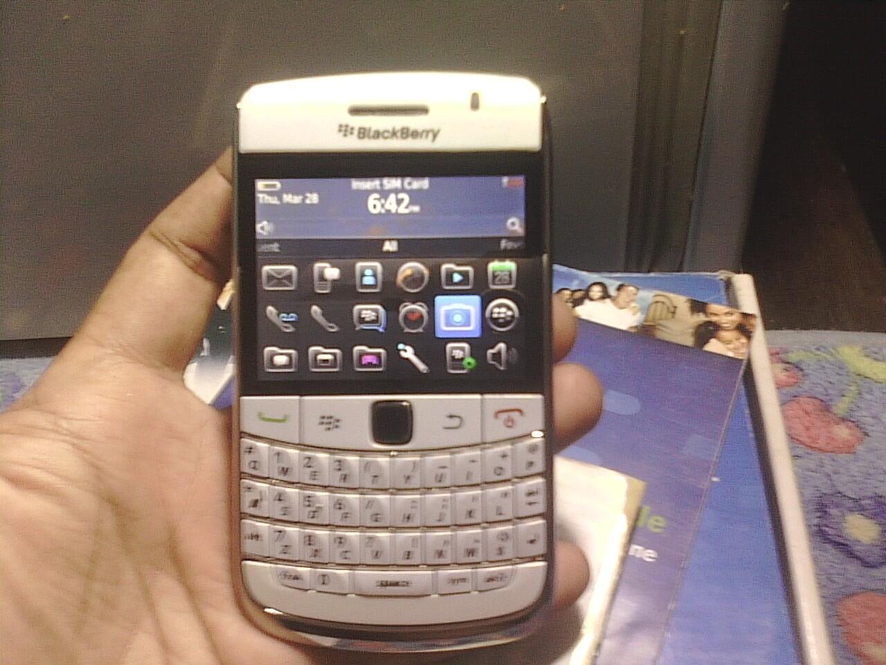 onyx 9700 lengkap minus cameranya gelap jual cepat