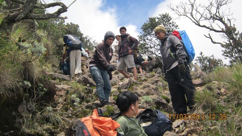 Komunitas HUJAN (Himpunan Jejak Anak Negri)