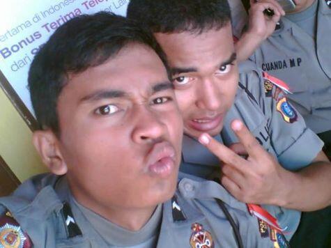 ~๑ 10 Aksi Polisi Narsis, Gokil dan Kocak :D ๑~