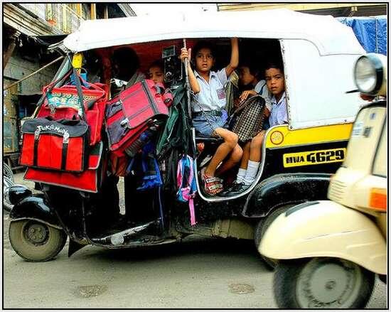 Unik, Jemputan Sekolah Yang Kocak Di India.... jamin ngakak gan..