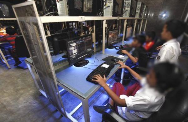 "Hacker" Murka, Internet Dunia Melambat