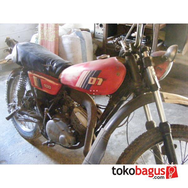 YAMAHA DT100 ENDURO BAHAN 1979
