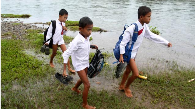 &#91;Demi cita-cita gaan&#93; Perjuangan berat para murid menuju sekolah