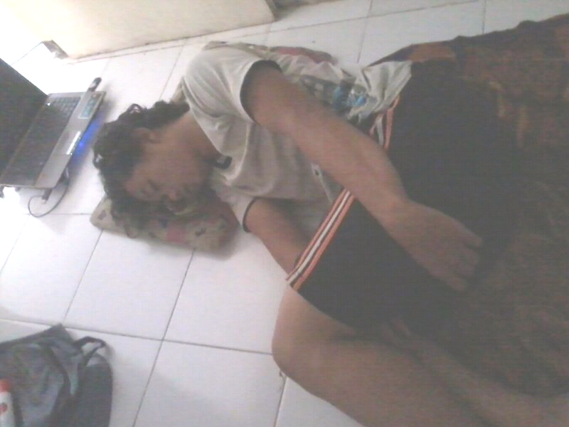 Ngakak temen kontrakan ae cuma bangun kalo laper..pic..story