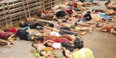 Ritual unik, mandi air ludah di INDIA