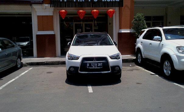 Pajang Yang Parkirnya Ngawur Di Sini!