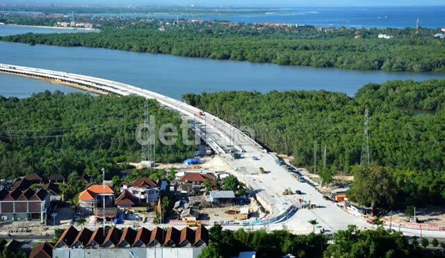 WOW! di Bali ada jalan tol di atas laut