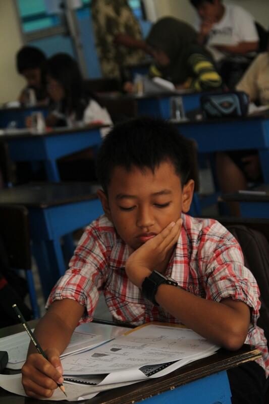 Hunted Photos (Sebuah koleksi foto seorang anak)