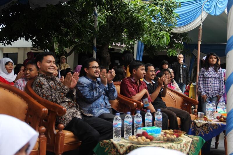 Hunted Photos (Sebuah koleksi foto seorang anak)