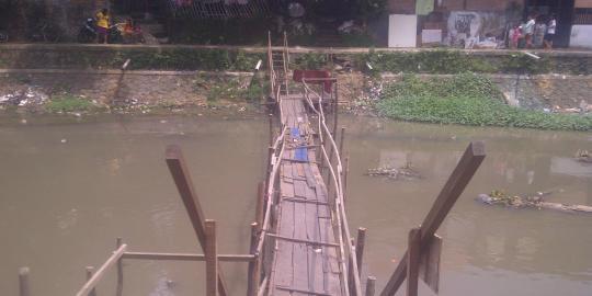 Ada jembatan ala Indiana Jones di kawasan elite Menteng