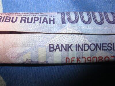 Keganjilan Yang Ada Pada Mata Uang 10.000 Rupiah