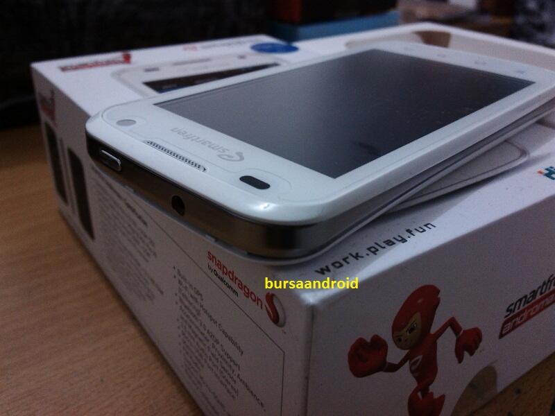 smartfren andromax i putih super mulus.... bonus case dan silicone