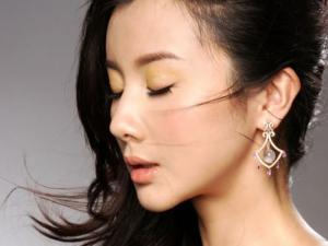 Ini Gan, Insiden Kemben Melorot Aktris Cina Sun Feifei