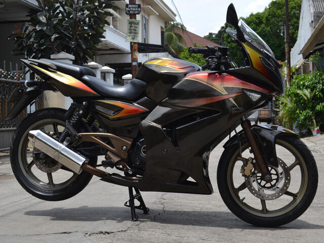 Pulsar 220 F Kondisi Baik dan Modifikasi Utilitas