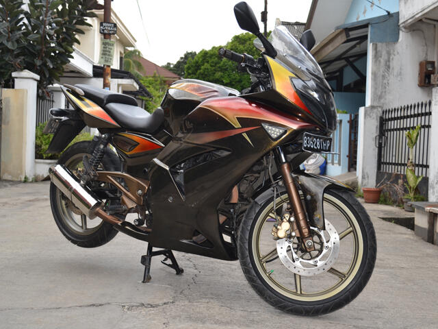 Pulsar 220 F Kondisi Baik dan Modifikasi Utilitas
