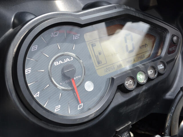 Pulsar 220 F Kondisi Baik dan Modifikasi Utilitas